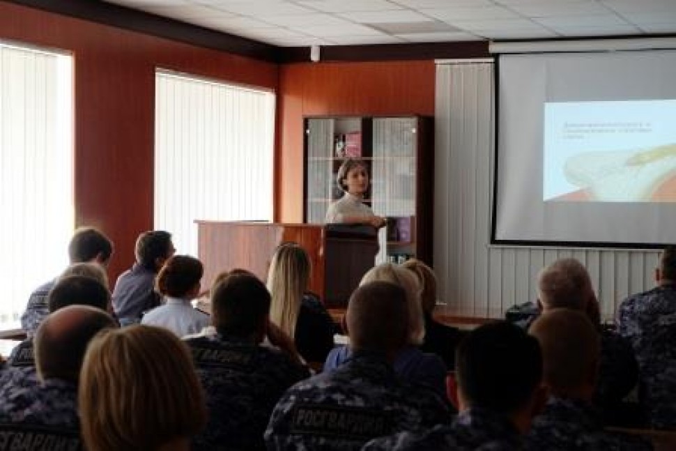 В Архангельске сотрудникам вневедомственной охраны Росгвардии рассказали о донорстве костного мозга